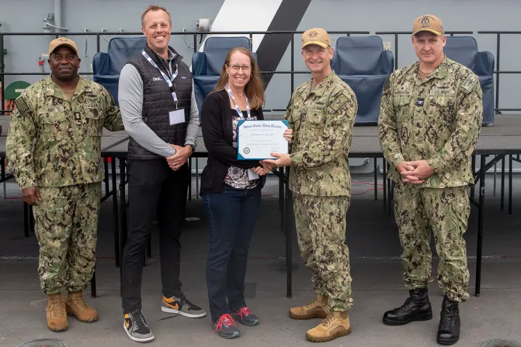 DWC and VADM Mustin Presenting award